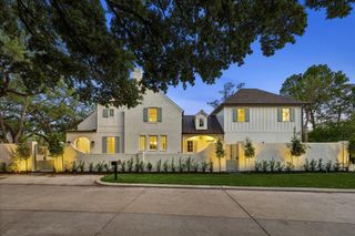 10801 Long Shadow Lane, Hunters Creek Village, TX 77024