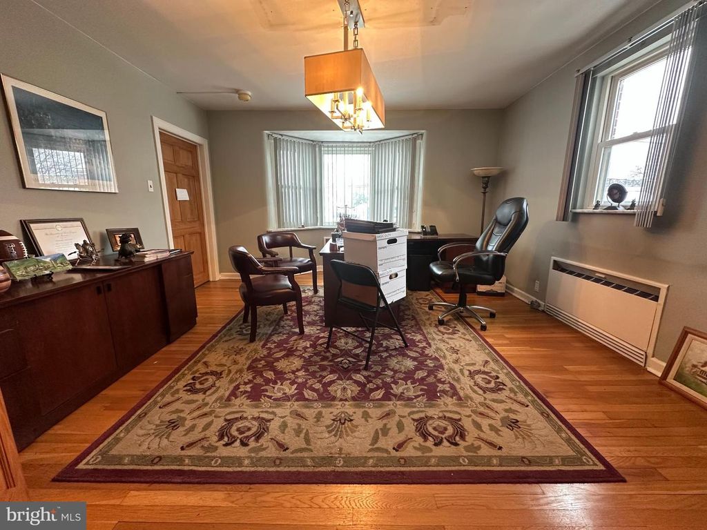 Image 2 of property listing at 712-D E MACDADE BLVD, Folsom, PA 19033