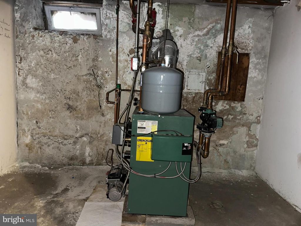 Image 15 of property listing at 712-D E MACDADE BLVD, Folsom, PA 19033