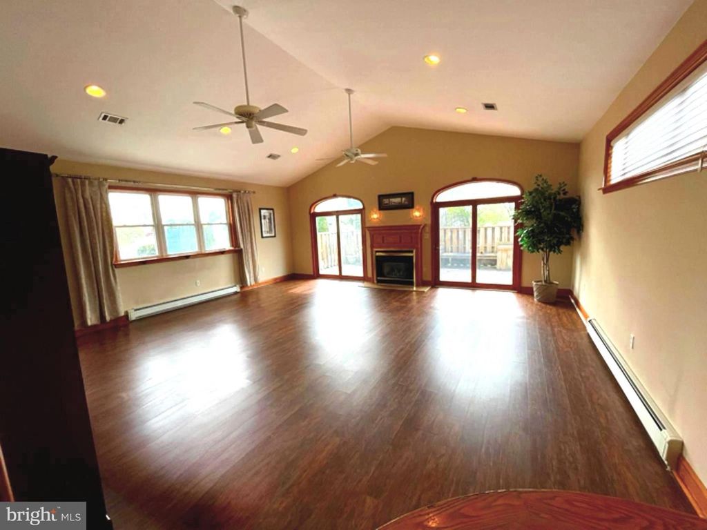 Image 18 of property listing at 712-D E MACDADE BLVD, Folsom, PA 19033