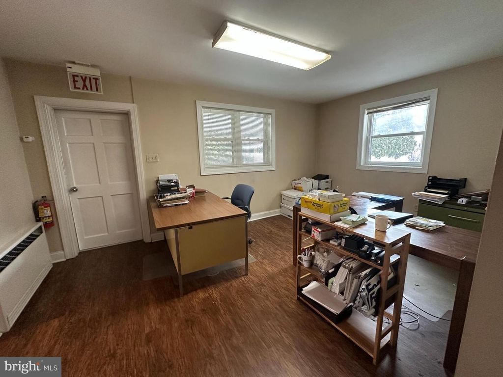 Image 4 of property listing at 712-D E MACDADE BLVD, Folsom, PA 19033