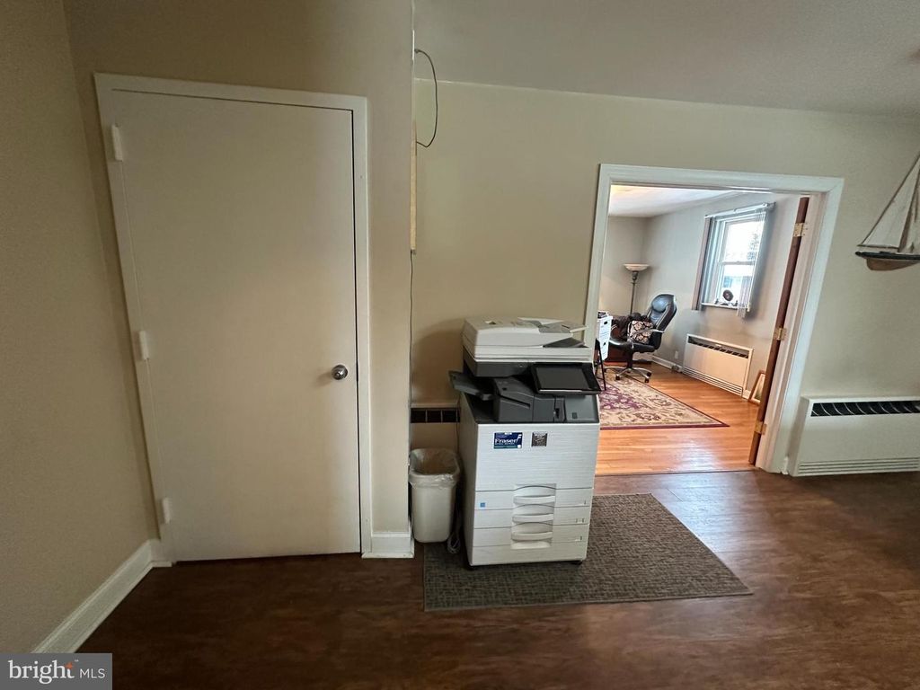 Image 5 of property listing at 712-D E MACDADE BLVD, Folsom, PA 19033