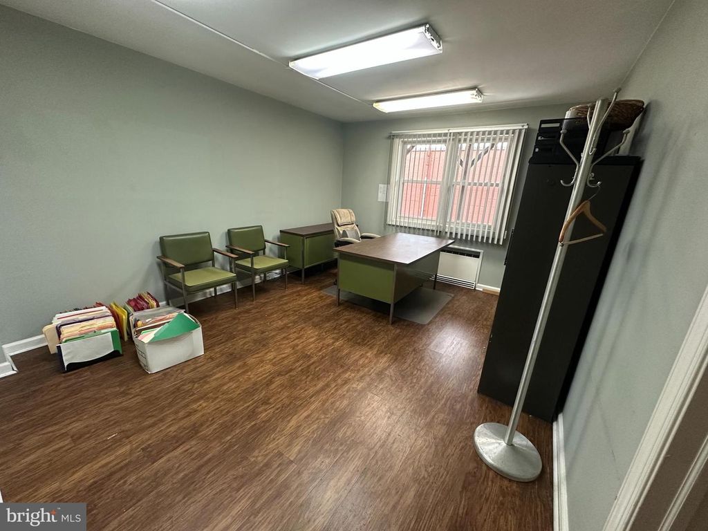 Image 6 of property listing at 712-D E MACDADE BLVD, Folsom, PA 19033