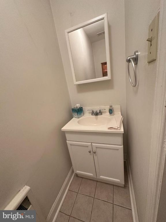 Image 8 of property listing at 712-D E MACDADE BLVD, Folsom, PA 19033