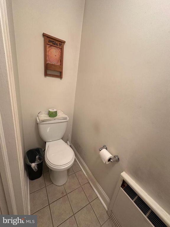 Image 9 of property listing at 712-D E MACDADE BLVD, Folsom, PA 19033