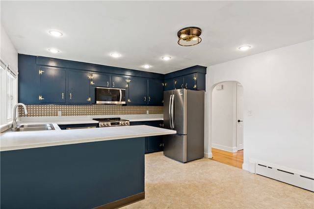 3 Ruth Street, Middletown, RI 02842