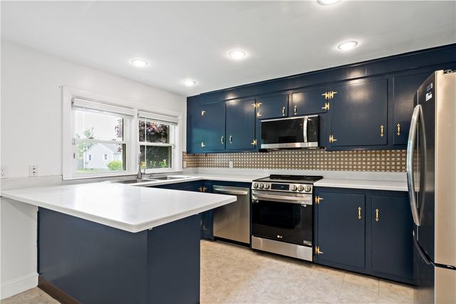 3 Ruth Street, Middletown, RI 02842