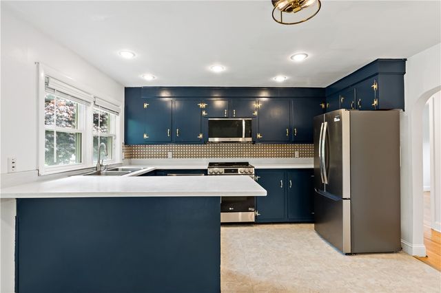 3 Ruth Street, Middletown, RI 02842