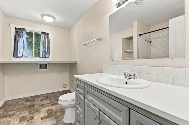 1234 Pineview St, Cheney, WA 99004