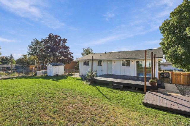 1234 Pineview St, Cheney, WA 99004