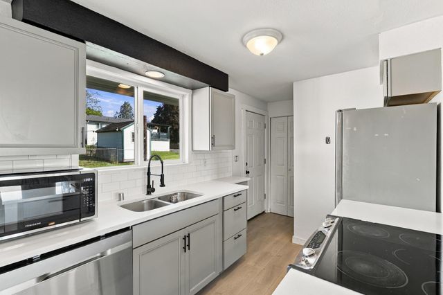 1234 Pineview St, Cheney, WA 99004