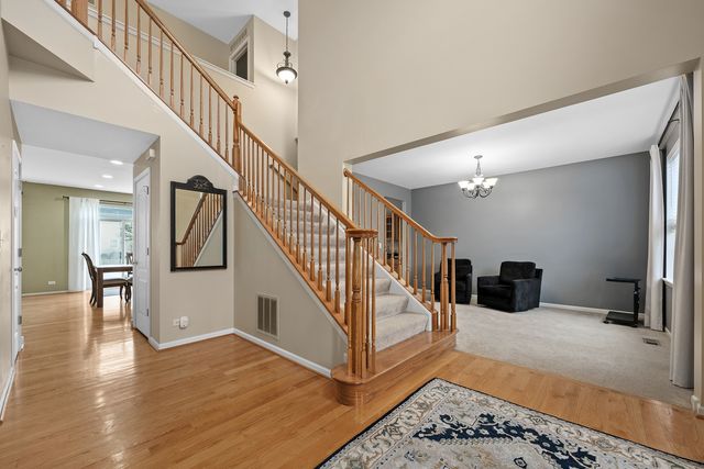 718 Versailles Parkway, Oswego, IL 60543