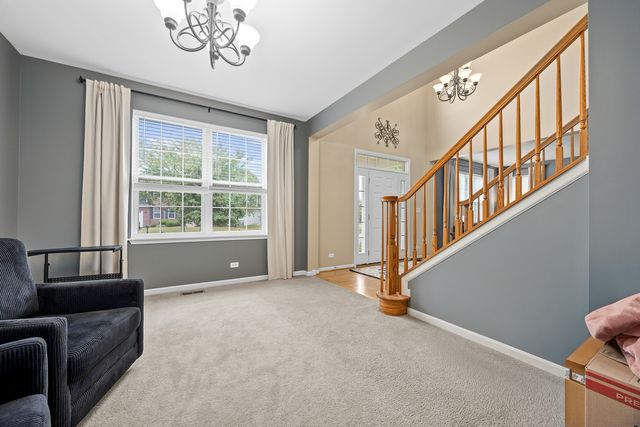 718 Versailles Parkway, Oswego, IL 60543