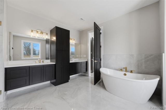 67748 Overlook Trail, Washington, MI 48095