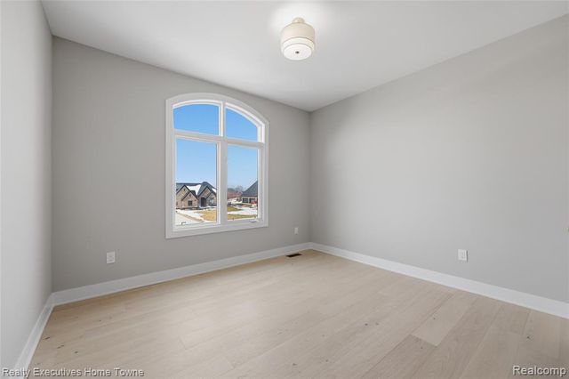 67748 Overlook Trail, Washington, MI 48095