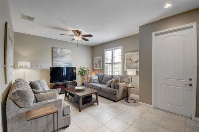 256 SW 6th Ct, Pompano Beach, FL 33060