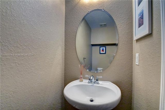 256 SW 6th Ct, Pompano Beach, FL 33060