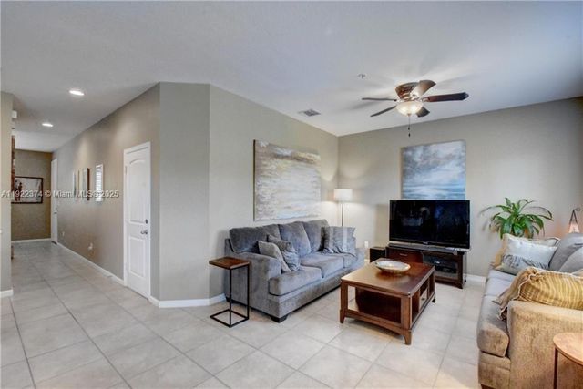 256 SW 6th Ct, Pompano Beach, FL 33060