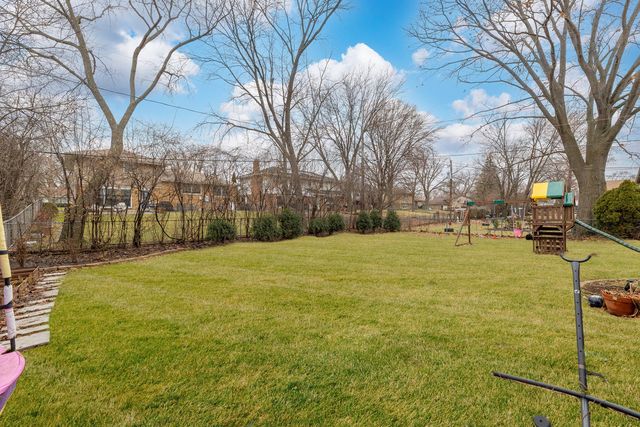 17742 Larkspur Lane, Homewood, IL 60430