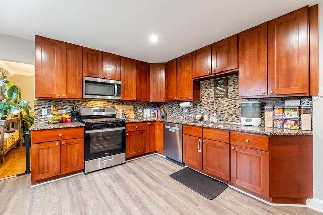 17742 Larkspur Lane, Homewood, IL 60430