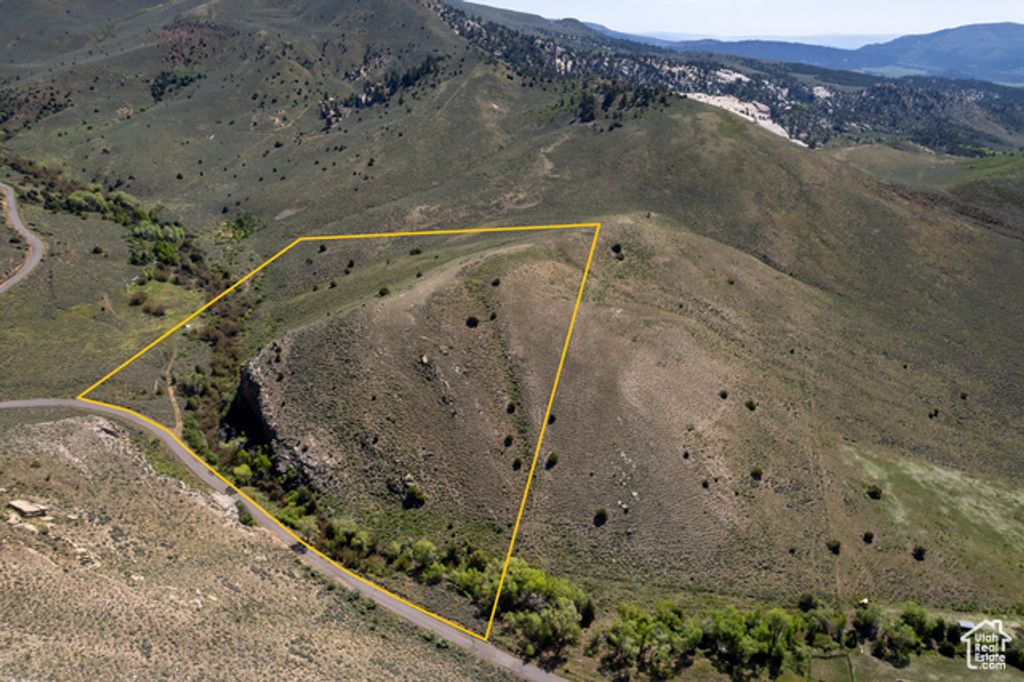 Image 1 of property listing at 19204 N PARADISE PARK RD # 6, Lapoint, UT 84039