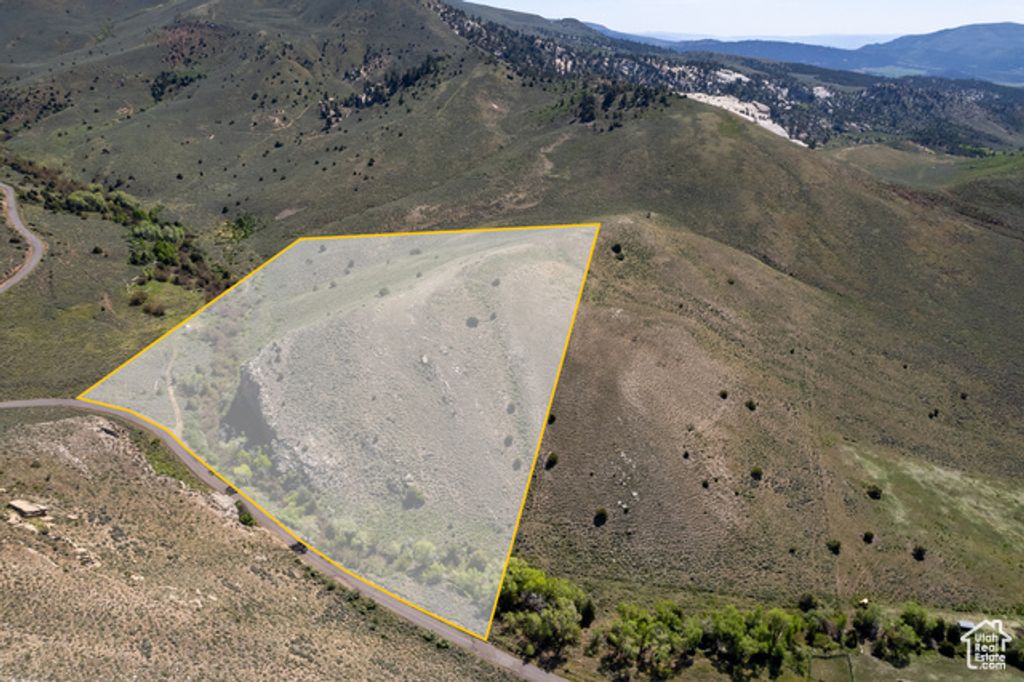 Image 2 of property listing at 19204 N PARADISE PARK RD # 6, Lapoint, UT 84039