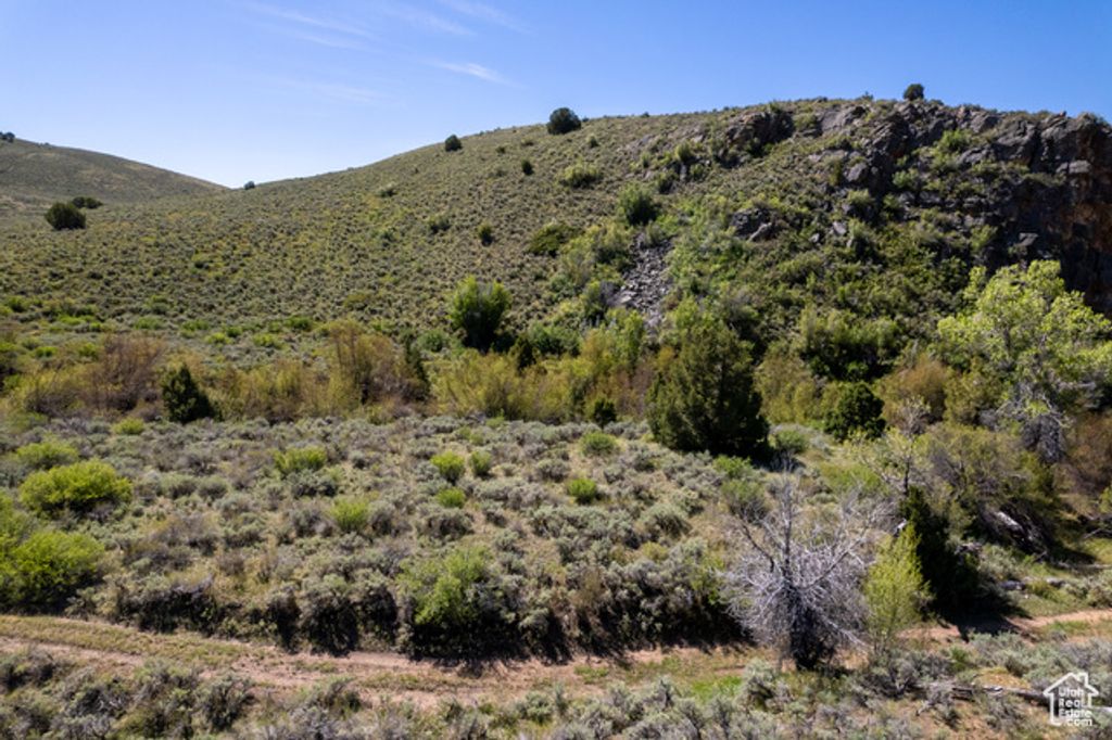 Image 5 of property listing at 19204 N PARADISE PARK RD # 6, Lapoint, UT 84039