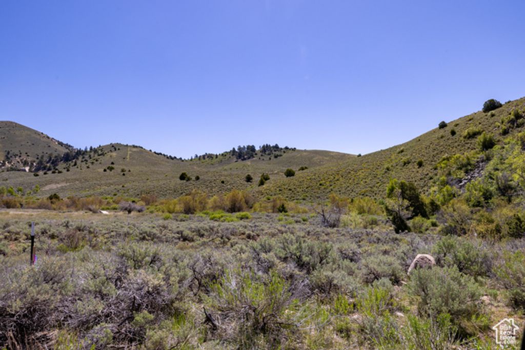 Image 9 of property listing at 19204 N PARADISE PARK RD # 6, Lapoint, UT 84039