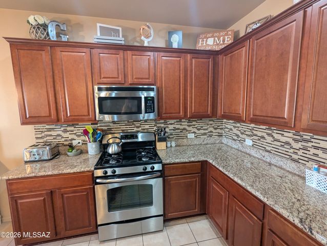 724 W Calle Capotasto, Sahuarita, AZ 85629