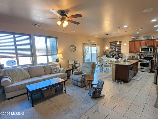 724 W Calle Capotasto, Sahuarita, AZ 85629