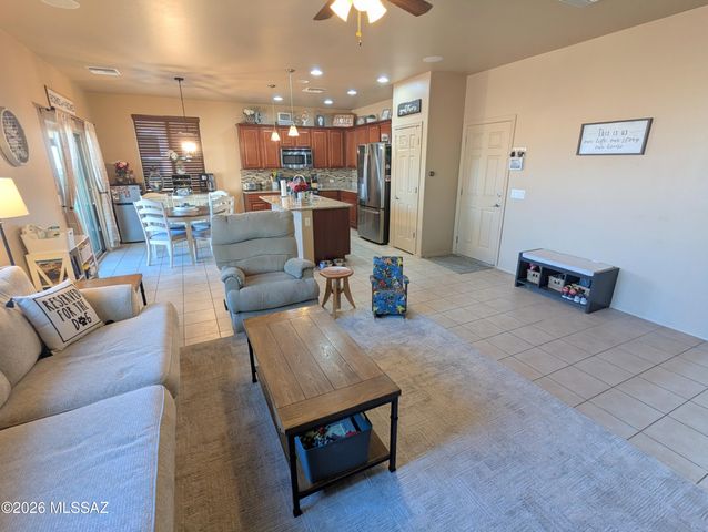 724 W Calle Capotasto, Sahuarita, AZ 85629