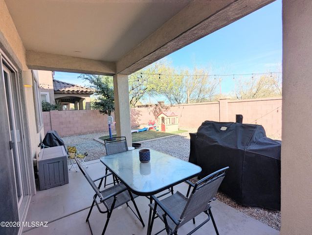 724 W Calle Capotasto, Sahuarita, AZ 85629
