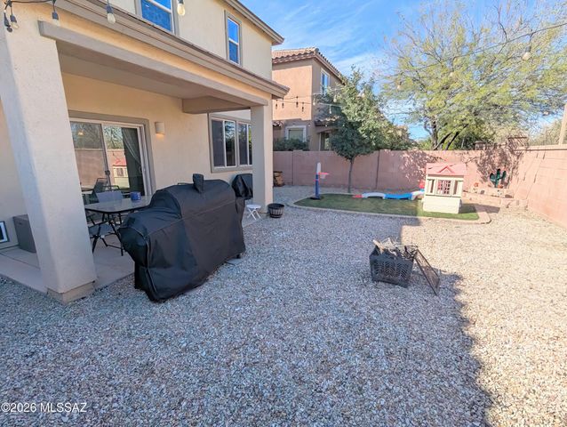 724 W Calle Capotasto, Sahuarita, AZ 85629