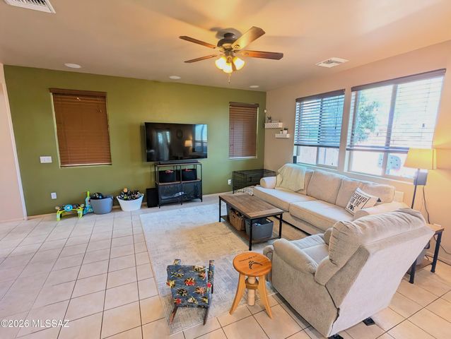 724 W Calle Capotasto, Sahuarita, AZ 85629