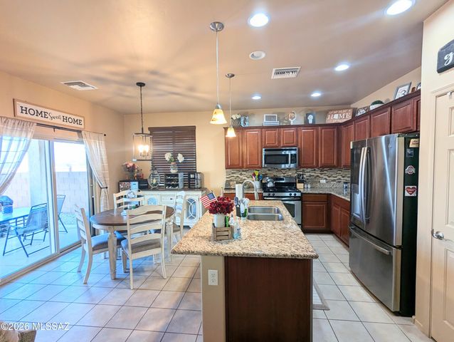 724 W Calle Capotasto, Sahuarita, AZ 85629