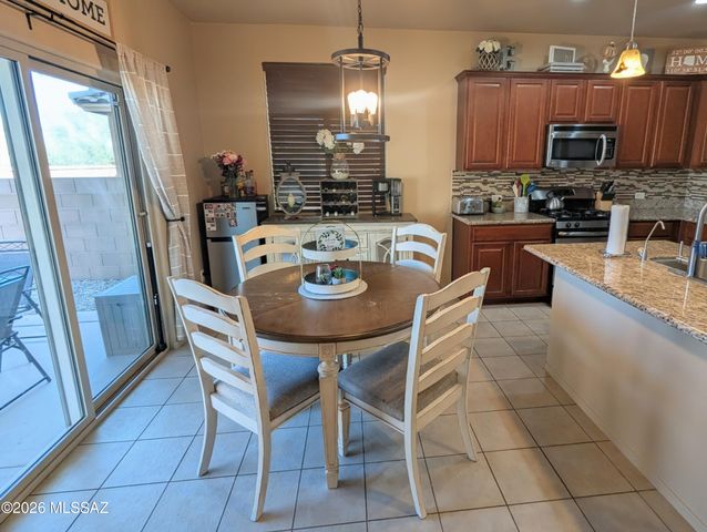 724 W Calle Capotasto, Sahuarita, AZ 85629