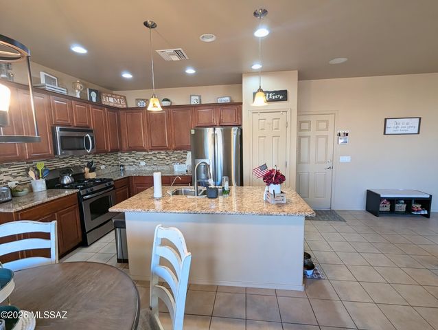 724 W Calle Capotasto, Sahuarita, AZ 85629