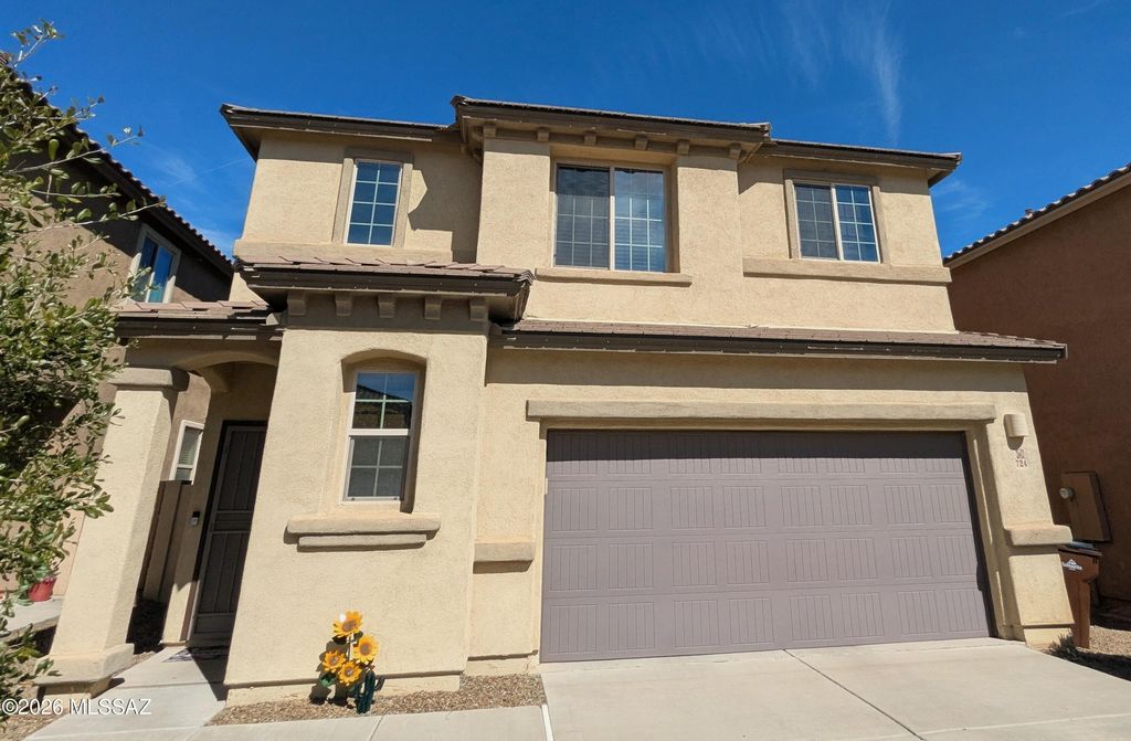 724 W Calle Capotasto, Sahuarita, AZ 85629