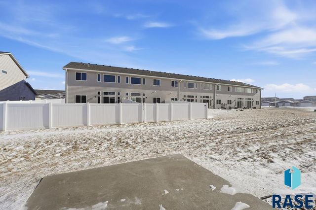 9201 W Ark Pl Place, Sioux Falls, SD 57106