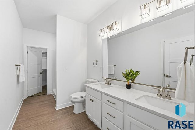 9201 W Ark Pl Place, Sioux Falls, SD 57106