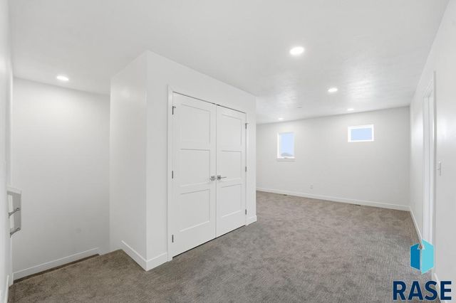 9201 W Ark Pl Place, Sioux Falls, SD 57106