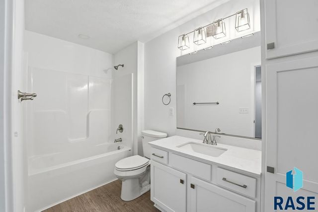 9201 W Ark Pl Place, Sioux Falls, SD 57106