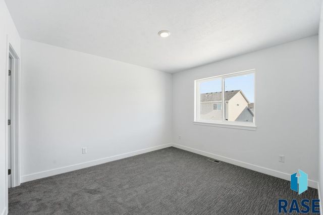 9201 W Ark Pl Place, Sioux Falls, SD 57106