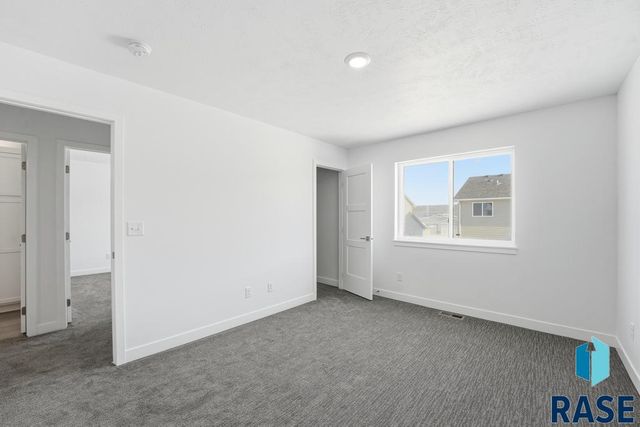 9201 W Ark Pl Place, Sioux Falls, SD 57106