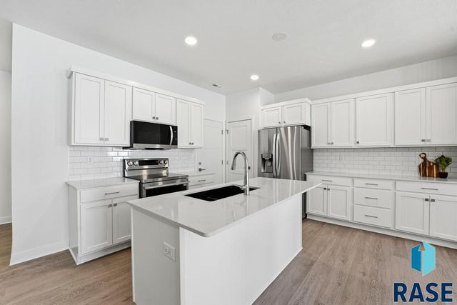 9201 W Ark Pl Place, Sioux Falls, SD 57106