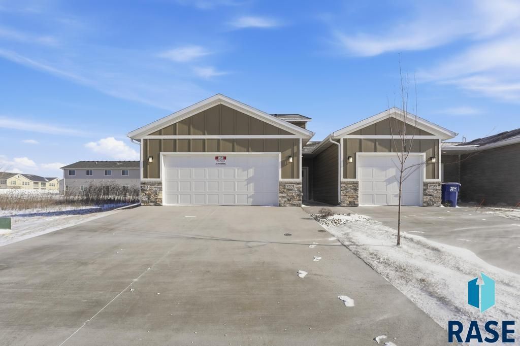 9201 W Ark Pl Place, Sioux Falls, SD 57106
