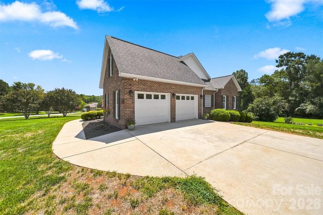 1338 Willow Creek Drive, Newton, NC 28658