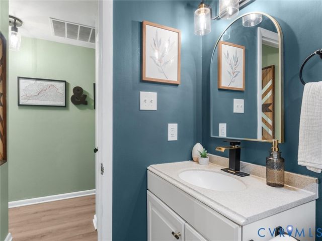 7990 Meadow Dr, Mechanicsville, VA 23111