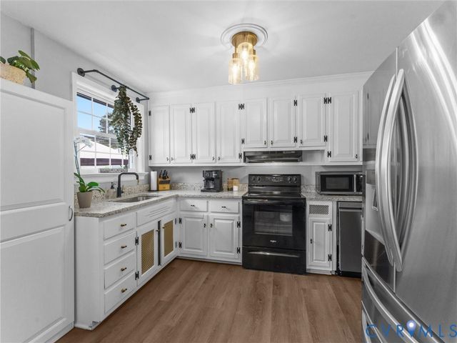 7990 Meadow Dr, Mechanicsville, VA 23111