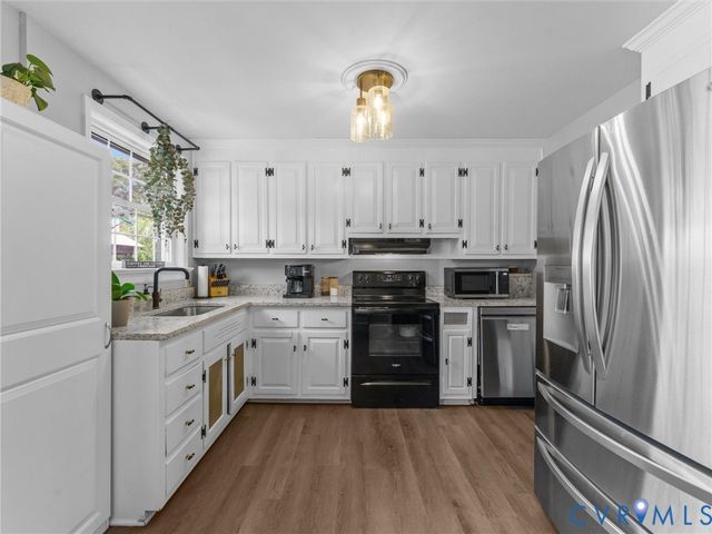 7990 Meadow Dr, Mechanicsville, VA 23111